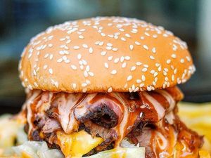 Malas Makan Nasi? 10 Burger Pilihan Netizen Ini Bisa Jadi Pilihan