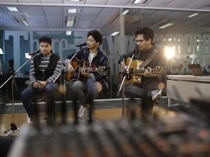 Sore-sore Mendengar Curhatan The Overtunes di Time Will Tell