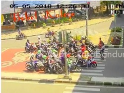 Pemotor Jangan Berteduh di Depan Zebra Cross, Karena Ini Masih Panas Dunia