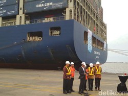 Jokowi Lepas Ekspor Produk Manufaktur Pakai Kapal Raksasa ke AS