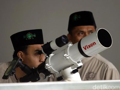 Hilal di Masjid Raya KH Hasyim Asyari juga Tak Terlihat