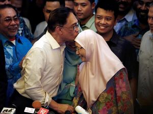 Suaminya Bebas, Istri Anwar Ibrahim: Saya Sangat Bersyukur