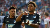 Penampilan Serge Gnabry membuat Bayern Munich menjadikannya salah satu rekrutan musim panas lalu, walaupun langsung meminjamkannya ke Hoffenheim. Di klub itu ia juga sukses bikin 10 gol dari 22 laga liga. Tapi cedera kemudian menghampirinya. (Foto: Matthias Rietschel/Reuters)