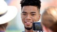 Masih berusia 21 tahun, Benjamin Henrichs digadang-gadang sebagai full-back masa depan timnas Jerman. Cuma perkara melimpahnya stok pemain di sektor itu saja yang membuatnya absen dalam skuat saat ini. (Foto: PATRIK STOLLARZ/AFP)