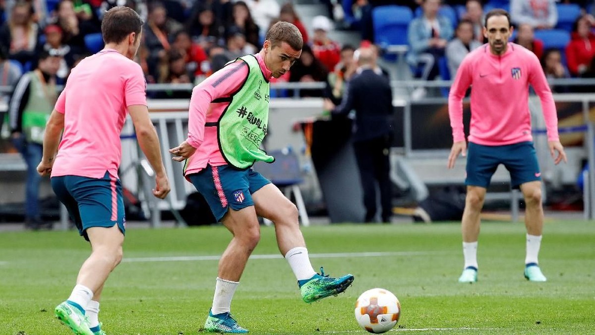 Penyerang Atletico Madrid Antoine Griezmann berlatih menjelang laga final Liga Europa (Foto: Christian Hartmann/Reuters)