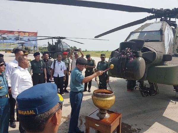 TNI AD Terima Delapan Helikopter Apache