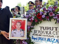 Tentang Iptu Auzar, Guru Ngaji yang Gugur Ditabrak Teroris