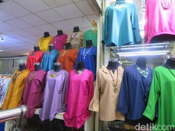 Banyak Baju Impor dari China di Tanah Abang, Berapa Harganya?