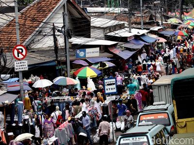 Jelang Puasa, PKL Tanah Abang Kian Menjamur
