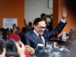 Video Saat Anwar Ibrahim Menghirup Udara Bebas