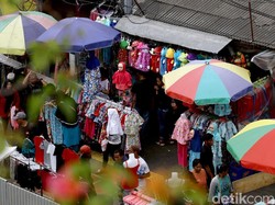 H-1 Puasa Sudah Ada yang Berburu Busana Muslim ke Tanah Abang