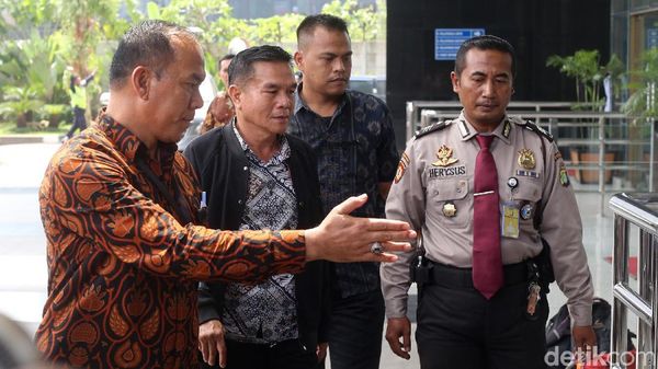 Kena OTT, Bupati Bengkulu Selatan Tiba di KPK
