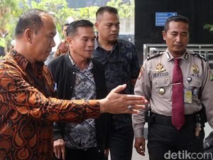Kena OTT, Bupati Bengkulu Selatan Tiba di KPK