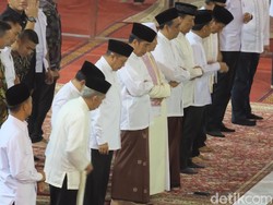 Presiden Jokowi Salat Tarawih di Masjid Istiqlal
