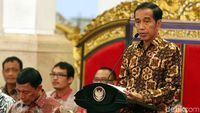 Presiden Jokowi Pimpin Rapat Kabinet di Istana Negara