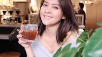 Asyiknya Lala Karmela Menyantap 8 Skop Es Krim hingga Jus Buah Segar
