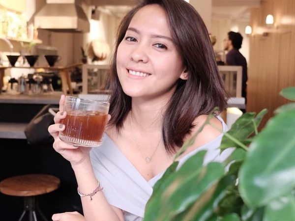 Asyiknya Lala Karmela Menyantap 8 Skop Es Krim hingga Jus Buah Segar