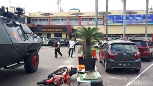 Foto: Suasana di Polda Riau 2 Jam Pasca Serangan, Ada Mayat Terkapar