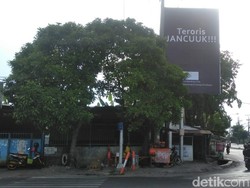 Teroris Jancuuk! Kecaman Aksi Teror Bom Bermunculan di Surabaya