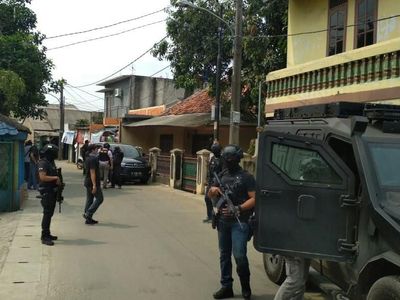 Foto: Penggerebekan Terduga Teroris di Tangerang