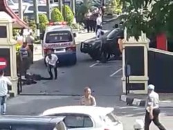 Sembunyi di Rumah Warga, 1 Terduga Penyerang Polda Riau Dikepung