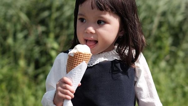 Makin Cantik dan Menggemaskan! Intip 10 Gaya Gempita Kalau Lagi Cicip Makanan