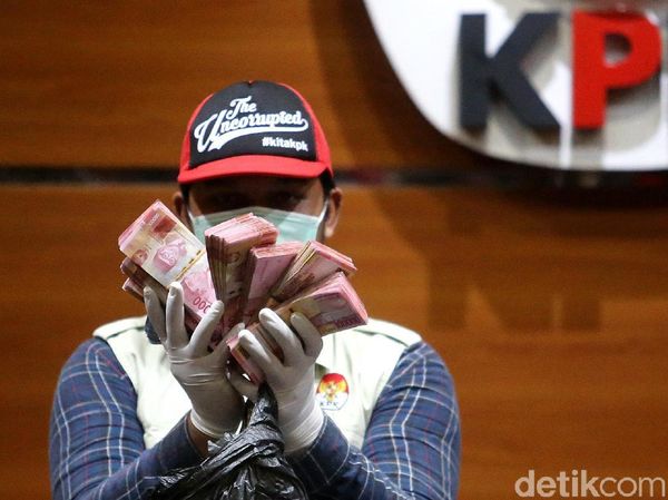 KPK Tunjukkan Uang Suap Bupati Bengkulu Selatan