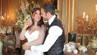 Pemain tengah Chelsea, Cesc Fabregas, mempunyai istri cantik. Dia dan Daniella Semaan baru saja menggelar resepsi. (Foto: Instagram)