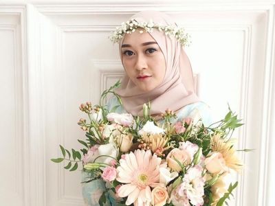 10 Gaya Dosen Cantik Berhijab, Mantan Personel Cherrybelle