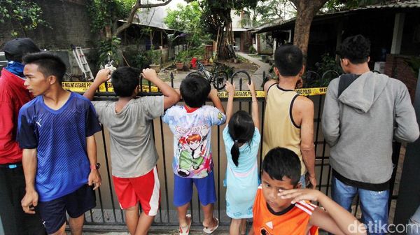 Lokasi Penggrebekan Terduga Teroris di Tangerang jadi Tontonan