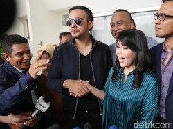 Sandy Tumiwa Tak Keberatan Buka Bersama Tessa Kaunang dan Anak