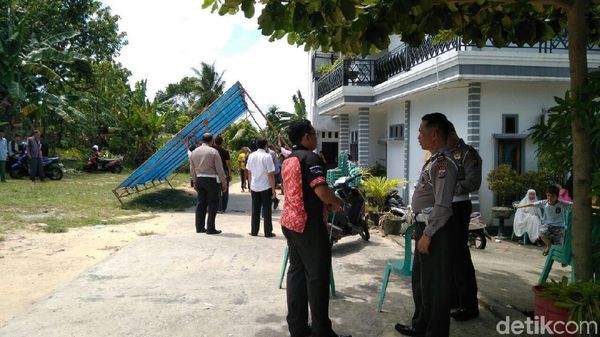 Duka Mendalam Keluarga Ipda Auzar yang Gugur Ditabrak Teroris