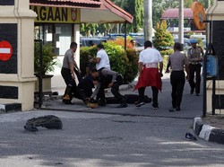 Polisi Riau dan Jambi Hadapi Serangan Musuh Bersenjata Tajam