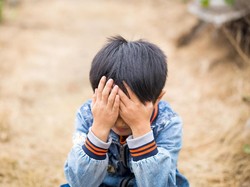 Kisah Sedih Kakak-Adik yang Dikucilkan karena Fisiknya Berbeda