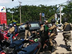 Motret Brimob Patroli, Ojol Diamankan di Palembang
