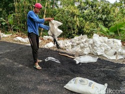 Pemkab Ciamis Pakai Aspal Buton untuk Jalan Lingkungan
