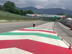 Seperti Kilat, Begini Motor yang Dipacu 300 Km/jam di Sirkuit