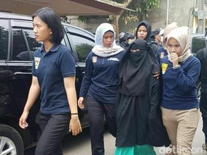 Istri Terduga Teroris Tangerang Ikut Diamankan, Ini Penampakannya Istri Terduga Teroris Tangerang Ikut Diamankan, Ini Penampakannya