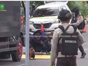 Suasana Menegangkan Polda Riau yang Diserang Teroris Suasana Menegangkan Polda Riau yang Diserang Teroris