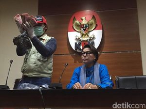 KPK Tetapkan Bupati Bengkulu Selatan dan Istri Tersangka Suap KPK Tetapkan Bupati Bengkulu Selatan dan Istri Tersangka Suap