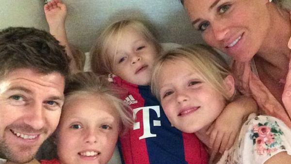 Potret Harmonis Keluarga Steven Gerrard