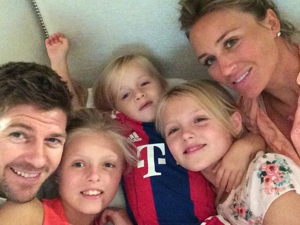 Potret Harmonis Keluarga Steven Gerrard