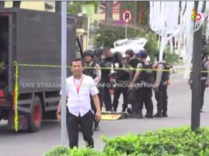 Polda Riau Diserang Teroris, 1 Orang Diburu Polisi Polda Riau Diserang Teroris, 1 Orang Diburu Polisi