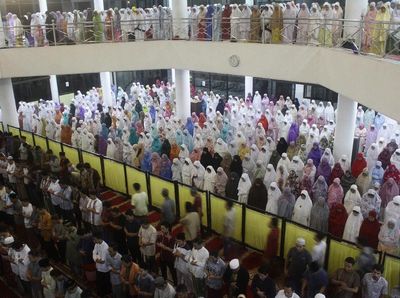 Salat Tarawih Perdana Diberbagai Daerah di Indonesia