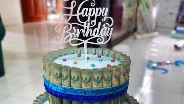 Mewah! Ini Dia Kreasi Kue Uang Sungguhan yang Lagi Ngetren