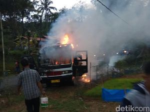 Bus Terbakar di Sukabumi, Belasan Penumpang Selamat