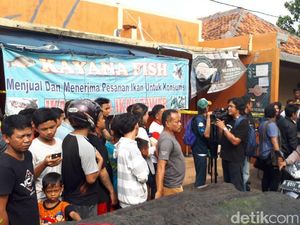 Kagetnya Emak-emak Tetangga: Choir Ganteng Ternyata Terduga Teroris Kagetnya Emak-emak Tetangga: Choir Ganteng Ternyata Terduga Teroris