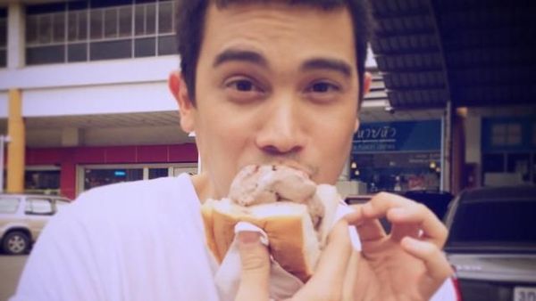 Ini Dia 10 Aksi Sunny Suwanmethanont, Aktor Ganteng Thailand Saat Makan