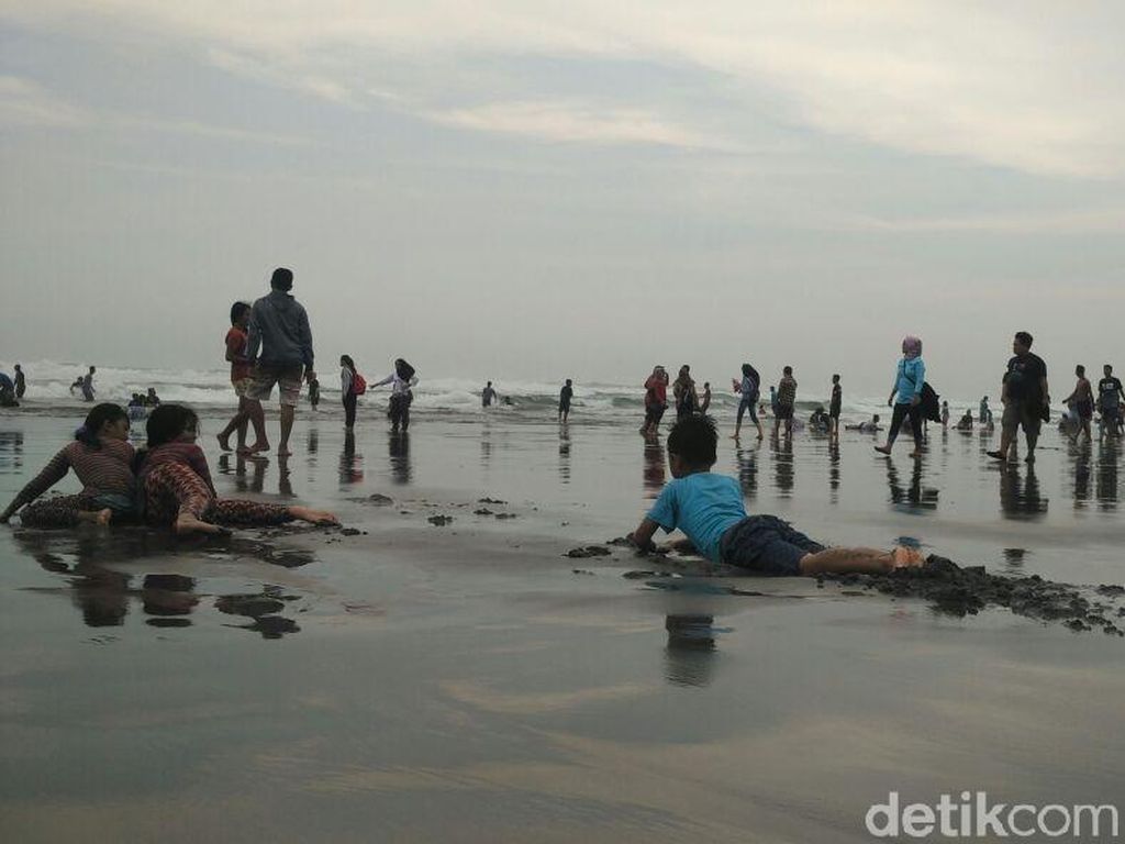 Wisatawan Takut ke Pantai Pasca Tsunami, BPBD Bantul: Berlebihan Wisatawan Takut ke Pantai Pasca Tsunami, BPBD Bantul: Berlebihan
