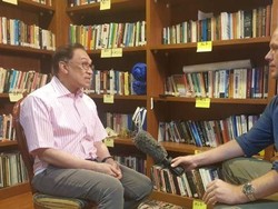 Anwar Ibrahim Yakin Mahathir Akan Serahkan Jabatan PM